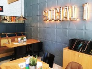 Social 1, restaurant cu bar in Piata Constitutiei