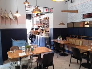 Social 1, restaurant cu bar in Piata Constitutiei