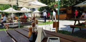 Terasa City Grill de la Piata Charles de Gaulle din Bucuresti