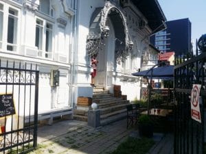 Copper's Pub, restaurant cu specific american in Hristo Botev