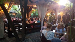 Terasa de la Piranha, restaurant club in Regie