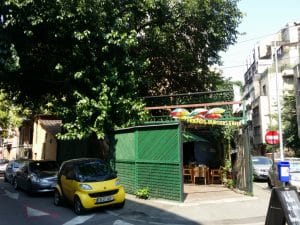 3 Kombinat, restaurant de burgeri si terasa boema pe Strada Sperantei