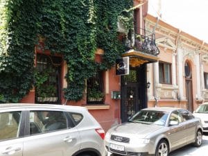 3 Kombinat, restaurant de burgeri si terasa boema pe Strada Sperantei