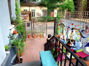 BEAT bar umanist, local boem in cartierul Armenesc din Bucuresti