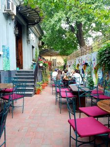 BEAT bar umanist, local boem in cartierul Armenesc din Bucuresti