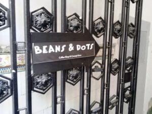 Beans & Dots, una dintre cafenelele boeme din Palatul Universul