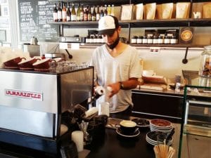 Beans & Dots, una dintre cafenelele boeme din Palatul Universul