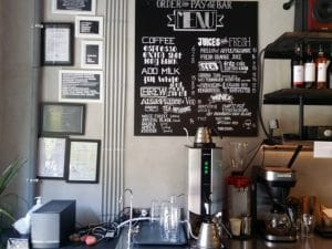Beans & Dots, una dintre cafenelele boeme din Palatul Universul