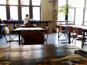 Beans & Dots, una dintre cafenelele boeme din Palatul Universul