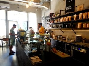 Beans & Dots, una dintre cafenelele boeme din Palatul Universul