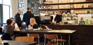 Beans & Dots, una dintre cafenelele boeme din Palatul Universul