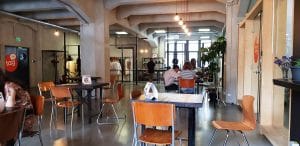 Beans & Dots, una dintre cafenelele boeme din Palatul Universul