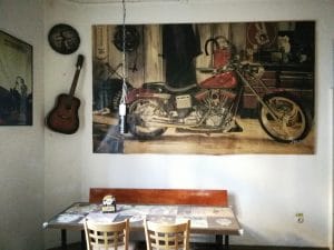 Boogie, bar & pub de motociclisti si rockeri