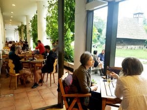 Clubul Taranului (MTR), restaurant si terasa la Muzeul Taranului Roman
