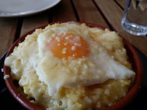 Clubul Taranului (MTR), restaurant si terasa la Muzeul Taranului Roman