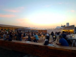 Deschis Gastrobar, club si terasa pe acoperisul Fabricii de Bumbac in Splaiul Unirii