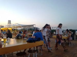 Deschis Gastrobar, club si terasa pe acoperisul Fabricii de Bumbac in Splaiul Unirii