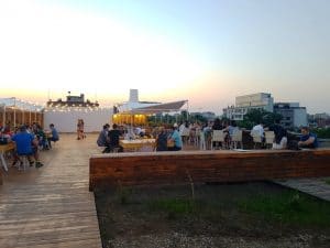 Deschis Gastrobar, club si terasa pe acoperisul Fabricii de Bumbac in Splaiul Unirii