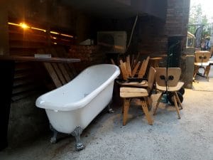 Expirat (Halele Carol), local boem la Filaret, langa parcul Carol