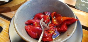 Gargantua KSLF, restaurant cu bucatarie internationala pe la Muzeul Taranului Roman