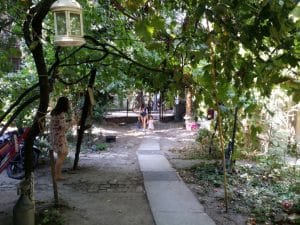 Gradina Sticlarilor, boema artistica in Vasile Lascar, Bucuresti