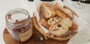 La Bottega del Tartufo, Pasterra, cainele Bosco, mancand paste si band vin