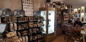 La Bottega del Tartufo, Pasterra, cainele Bosco, mancand paste si band vin