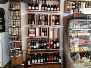 La Bottega del Tartufo, Pasterra, cainele Bosco, mancand paste si band vin