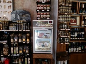 La Bottega del Tartufo, Pasterra, cainele Bosco, mancand paste si band vin