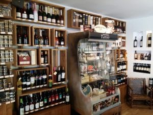 La Bottega del Tartufo, Pasterra, cainele Bosco, mancand paste si band vin