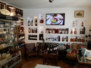 La Bottega del Tartufo, Pasterra, cainele Bosco, mancand paste si band vin