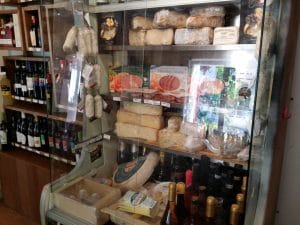 La Bottega del Tartufo, Pasterra, cainele Bosco, mancand paste si band vin