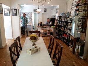 La Bottega del Tartufo, Pasterra, cainele Bosco, mancand paste si band vin