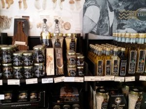 La Bottega del Tartufo, Pasterra, cainele Bosco, mancand paste si band vin