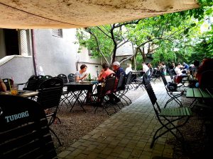 Lente (Arcului) sau Mansarda Lente, local boem in cartierul Armenesc din Bucuresti