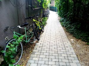 Lente (Arcului) sau Mansarda Lente, local boem in cartierul Armenesc din Bucuresti