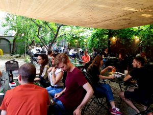 Lente (Arcului) sau Mansarda Lente, local boem in cartierul Armenesc din Bucuresti