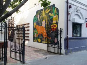 Lente Dionisie Lupu (Piata Lahovari), cafenea boema cu street food