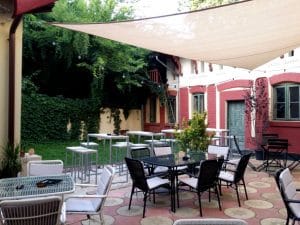 Lente Dionisie Lupu (Piata Lahovari), cafenea boema cu street food