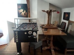 Lente Dionisie Lupu (Piata Lahovari), cafenea boema cu street food