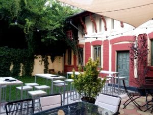 Lente Dionisie Lupu (Piata Lahovari), cafenea boema cu street food