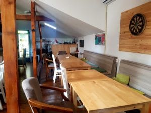 Lente Dionisie Lupu (Piata Lahovari), cafenea boema cu street food