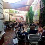 Lente Dionisie Lupu (Piata Lahovari), cafenea boema cu street food
