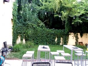 Lente Dionisie Lupu (Piata Lahovari), cafenea boema cu street food