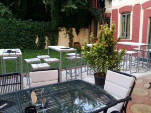 Lente Dionisie Lupu (Piata Lahovari), cafenea boema cu street food