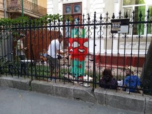 Lente Dionisie Lupu (Piata Lahovari), cafenea boema cu street food