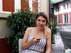 Lente Dionisie Lupu (Piata Lahovari), cafenea boema cu street food