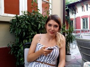 Lente Dionisie Lupu (Piata Lahovari), cafenea boema cu street food