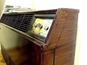 Lente Dionisie Lupu (Piata Lahovari), cafenea boema cu street food