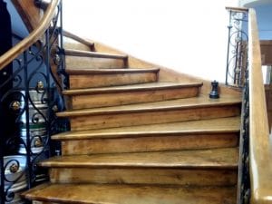 Lente Dionisie Lupu (Piata Lahovari), cafenea boema cu street food